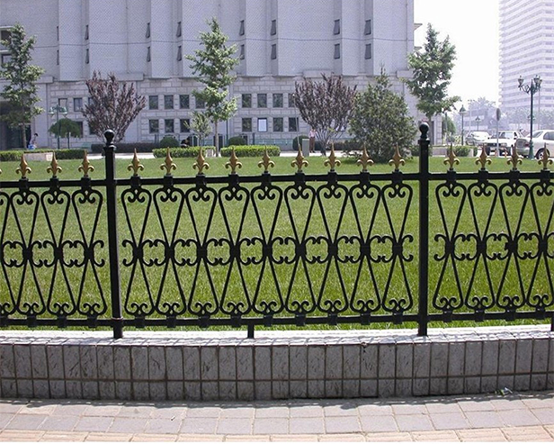 鐵藝護(hù)欄定制